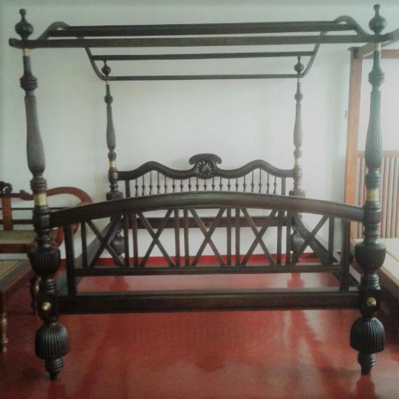 King size bed with canopy